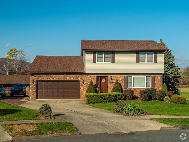 Split-level homes can be found in neighborhoods around Hyde Park.