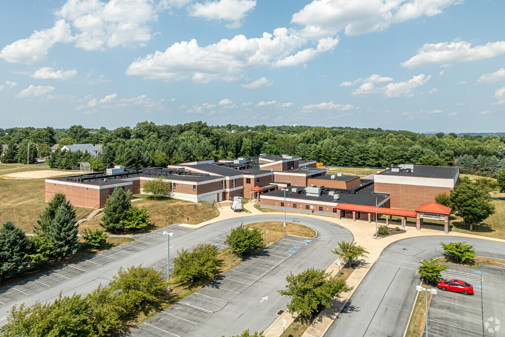Centerville Elementary has 541 students in grades K-6 with a student-teacher ratio of 14:1.