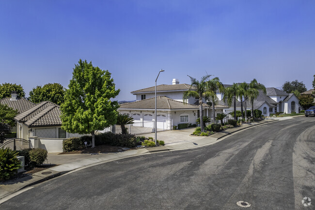 More elegant homes with river, and city views are found in Bluffs.