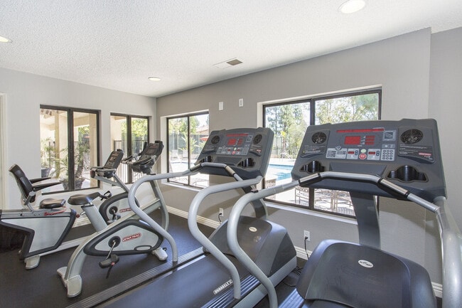 IMT Summerset Village, Chatsworth, CA 91311 - photo 7