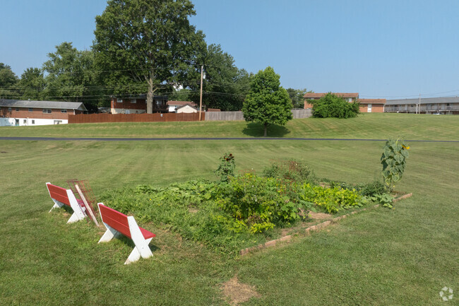 Whiteside Middle School is part of the Whiteside school district No. 115.