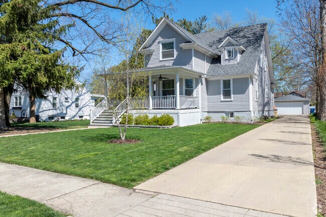 Villa Park has a variety of home styles including Farmhouse.