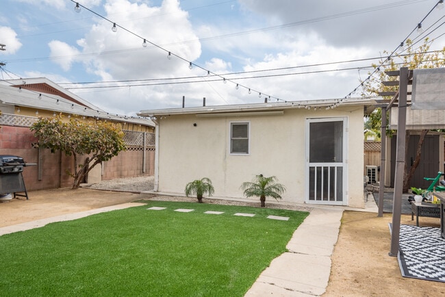 1138 1/2 W 52nd St, Los Angeles, CA 90037 - photo 3