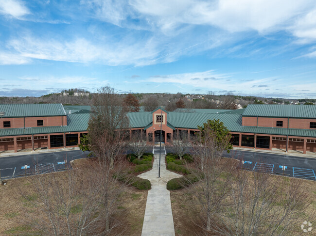 Settles Bridge Elementary School has a large and modern campus.