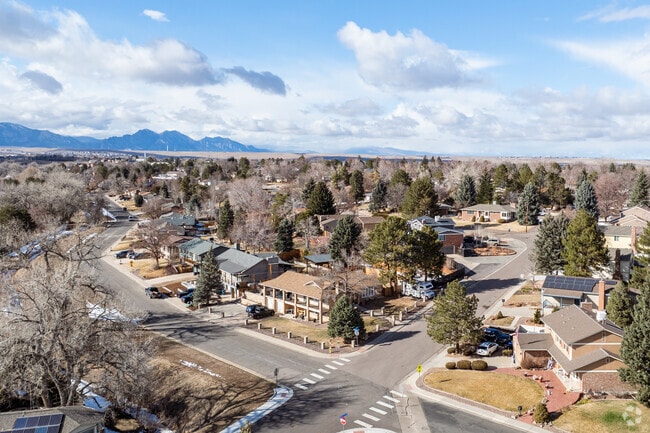 Oak Crest features quiet neighborhood streets and a lively community in Arvada, Colorado.