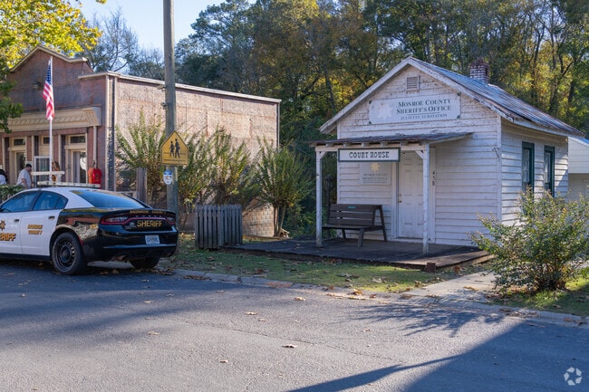 Juliette has a small police station for the Monroe County police. town that is used by
