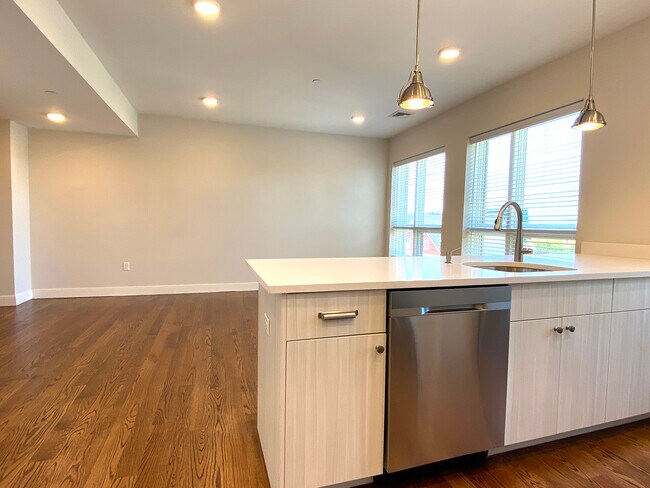 15 Everett St unit 1 - 203, Boston, MA 02128 - photo 4