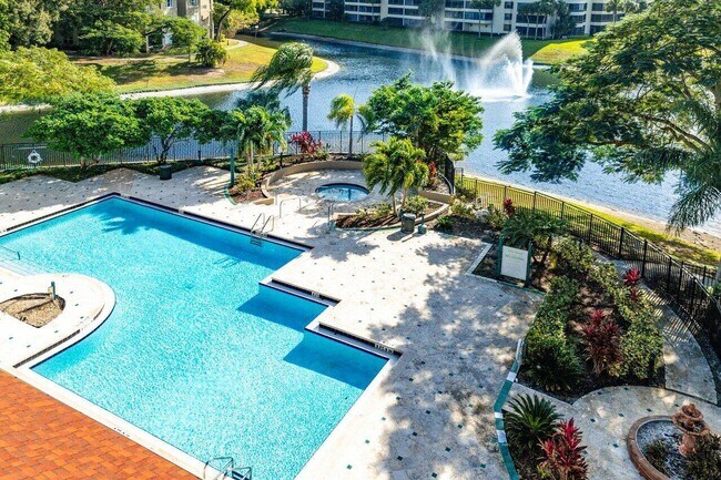 1750 Palm Trail unit Verano, Delray Beach, FL 33483 - photo 3