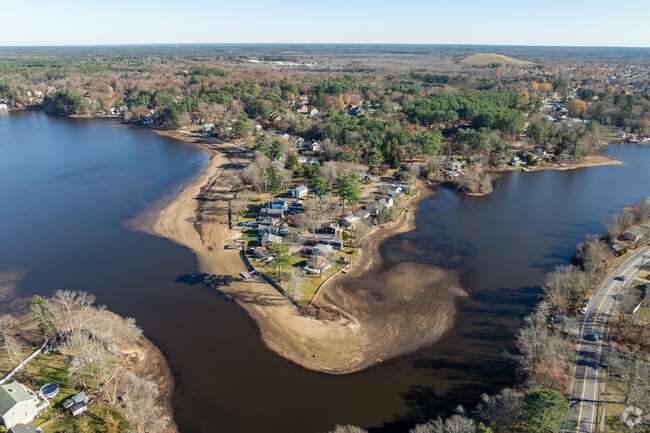 With its proximity to the water its no wonder why folks love living in Prospect Hill.