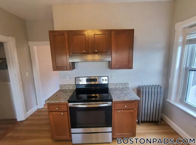 900 Massachusetts Ave unit 8, Cambridge, MA 02139 - photo 5