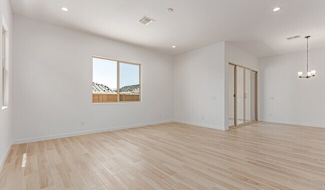 15821 W Bronco Trail, Surprise, AZ 85387 - photo 4