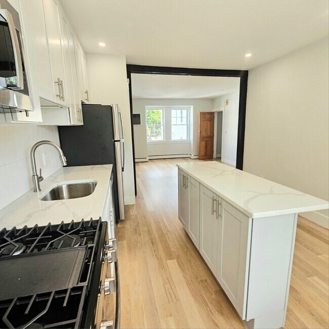 17 Roberts St unit 1, Brookline, MA 02445 - photo 2