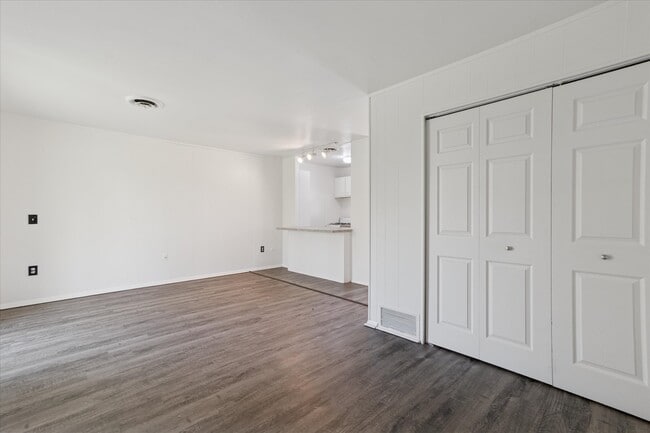 660-672 Flint Rd, Brighton, MI 48116 - photo 3