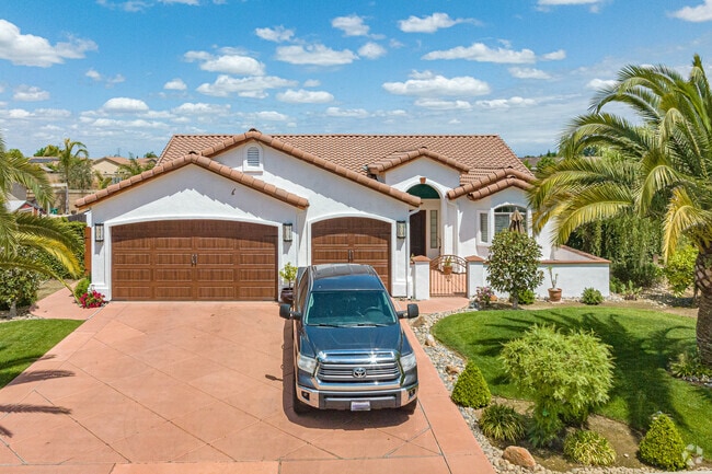 There are Spanish style homes in the newer subdivisions of Selma.