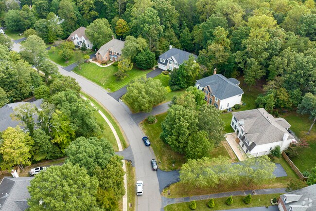 Many single-family homes line the winding roads of Burke Centre.