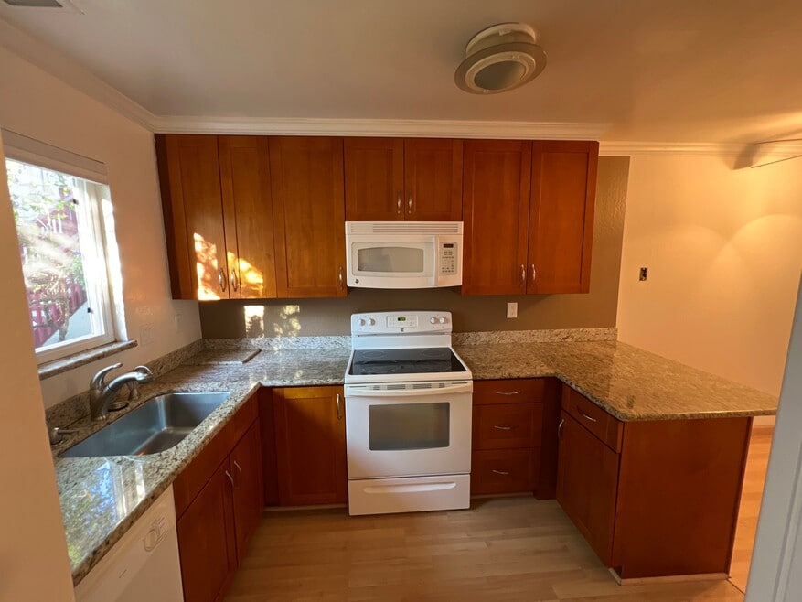 447 Oak Ave, Redwood City, CA 94061 - photo 1