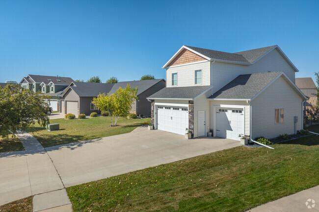 Residents of Knutson have access to schools, healthcare facilities, and shopping centers.