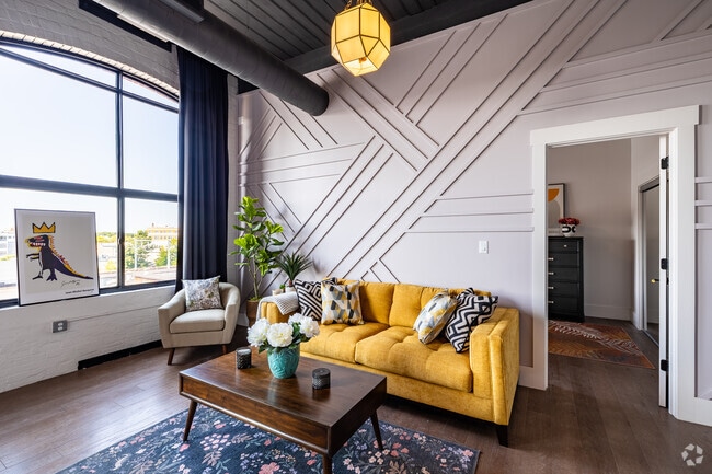 1BR, 1BA - 650SF