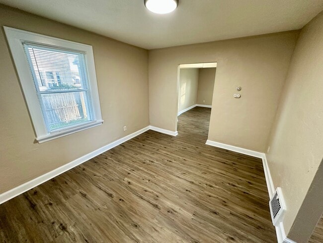 1516 Crescent Rd SW, Canton, OH 44710 - photo 7