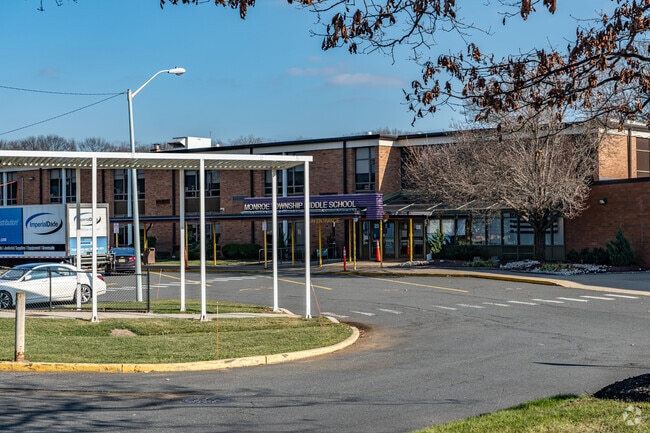 Monroe Township Middle School's teachers receive an A- rating from NICHE.