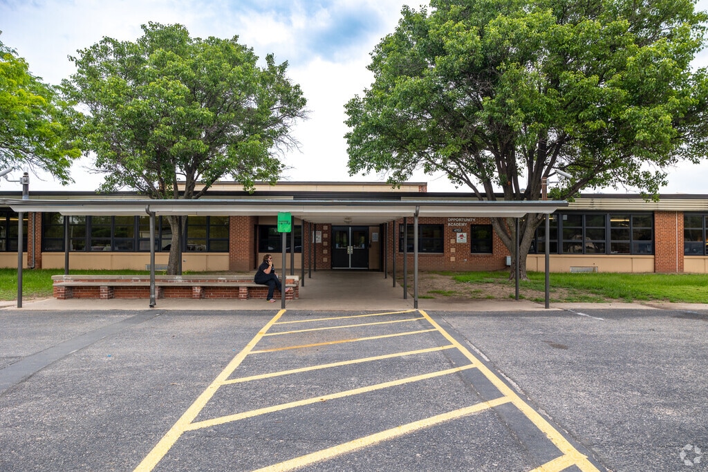 Bryant Opportunity Academy is located in the neighborhood of Orchard Park, in Wichita, KS.