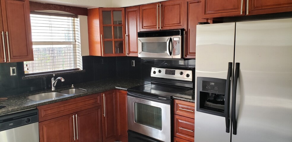 5644 Pierce St unit 2/1 Duplex, Hollywood, FL 33021 - photo 1