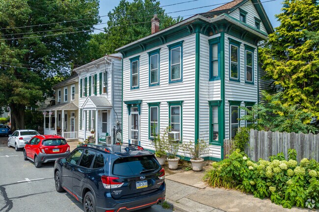 Colonials sheathed in historic charm are abundant in Marietta.