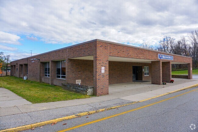Rolling Hills Elementary School serves students in the Sussex County community.