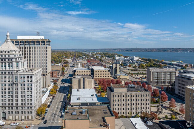 Downtown Peoria features many unique restaurants, shops, and festivals.