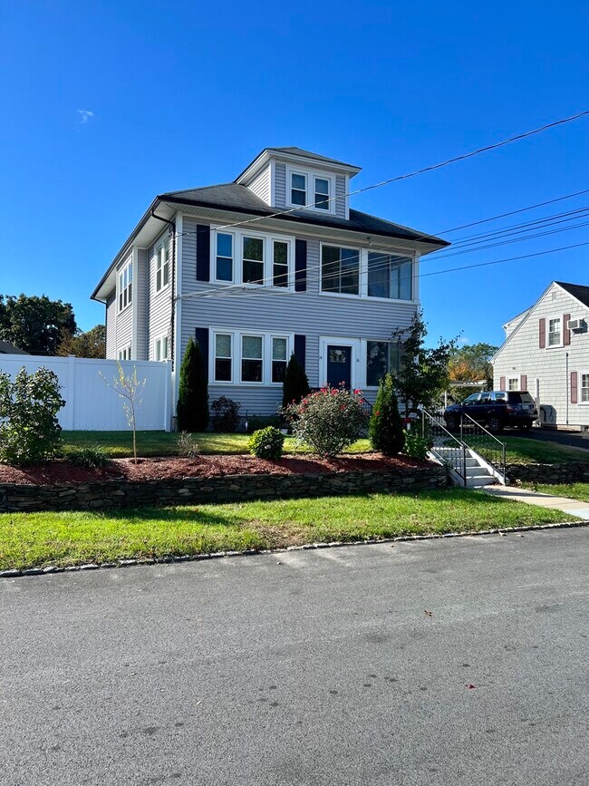 16 Davis Ave Unit 1, Cranston, RI 02910