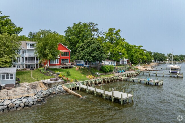 There are many homes up on the waters of Victor Haven.