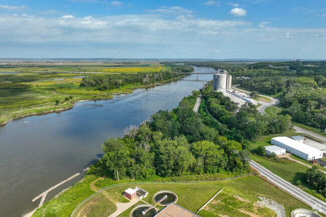 The Missouri River brushes the edge of Nebraska City.
