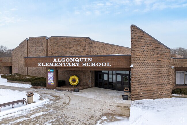 Algonquin Elementary School, Entrance.