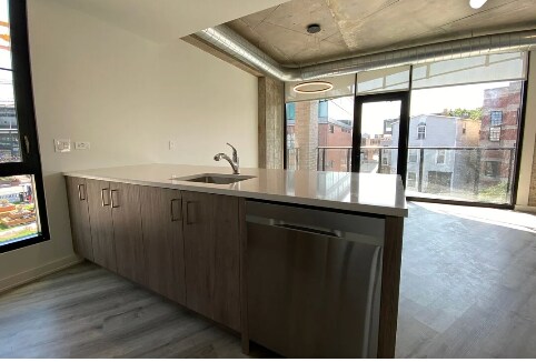 1123 W Patterson Ave unit 3, Chicago, IL 60613 - photo 4