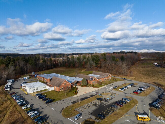 Moose Hill School in Derry, NH offers programs from PreK to Kindergarten.