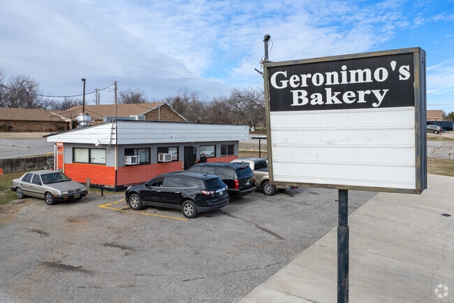 Order breakfast pastries or a lunchtime sandwich and have it delivered to your car.