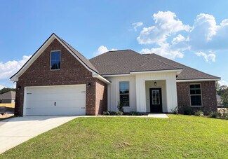 2733 Louis Cir, Crestview, FL 32536