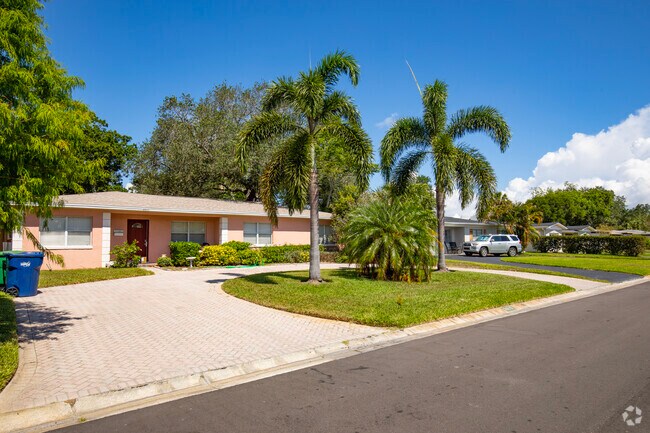 Ranch-style homes remain common in Belmar, Tampa.