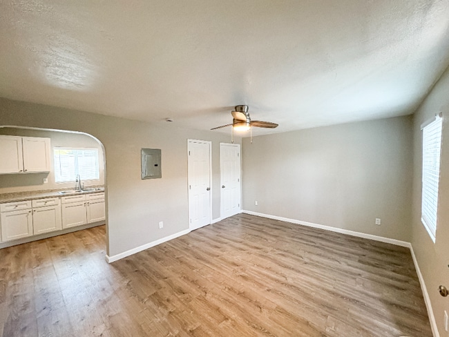 1110 E Highland Ave unit 7, Phoenix, AZ 85014 - photo 3