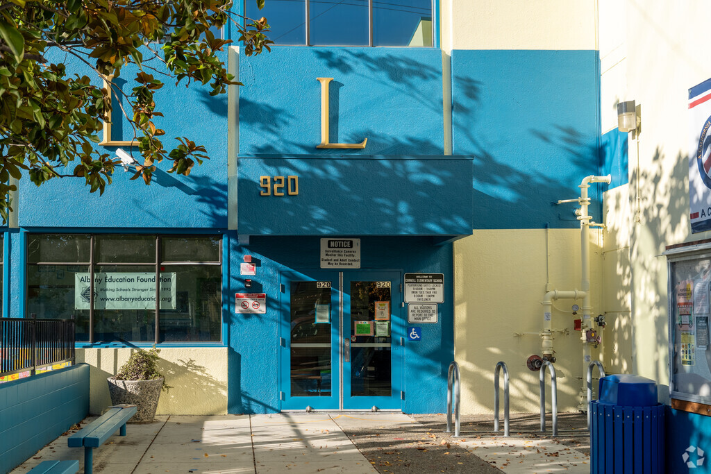 Cornell Elementary School provides education in the neighborhood of 
Albany.
