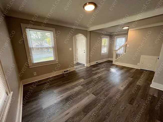 3355 Curwood St, Waterford, MI 48329 - photo 2