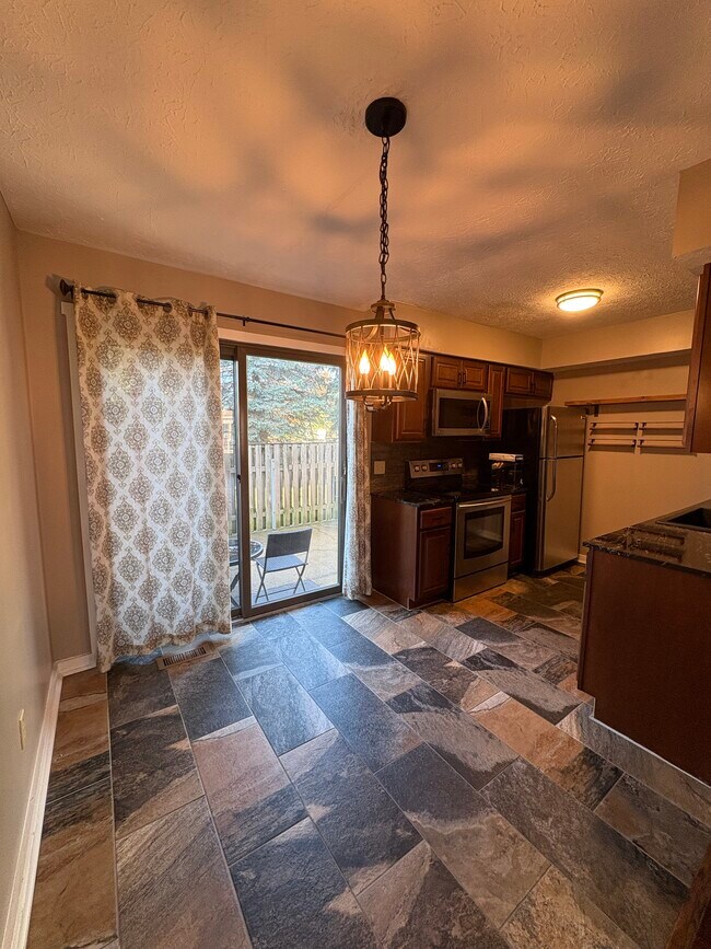 331 Saint Andrews Dr unit 331, Dublin, OH 43017 - photo 5