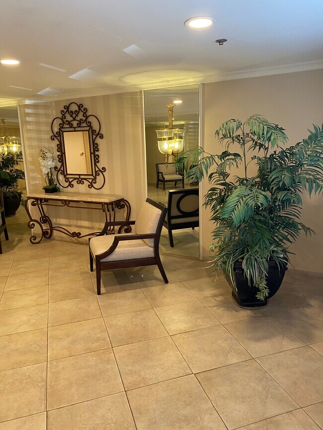 10650 Holman Ave unit 307, Los Angeles, CA 90024 - photo 2