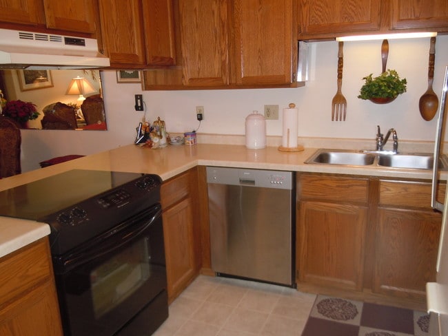 Whitman Place Apartments, Oconomowoc, WI 53066 - photo 5