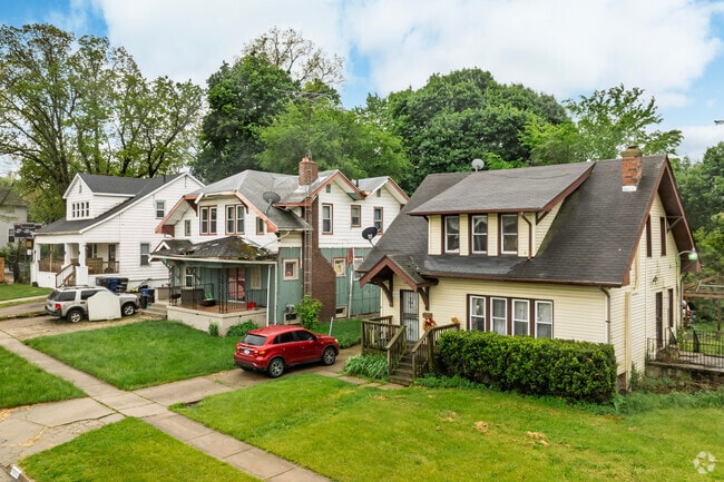 Craftsman and colonial homes are among the larger housing options in Metawanne Hills.