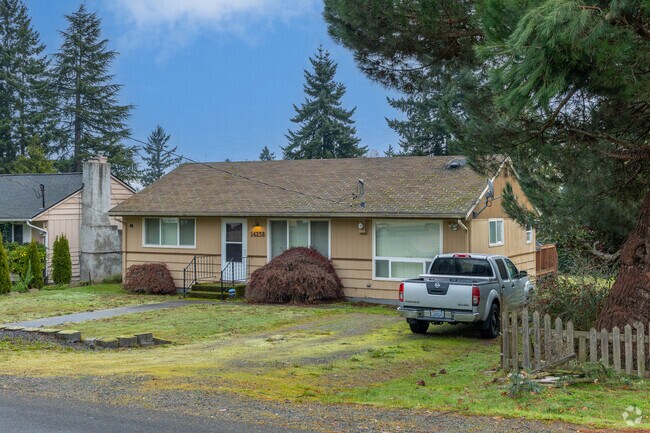 Modest ranch-style homes are quite commonly found throughout the Northeast Burien neighborhood.