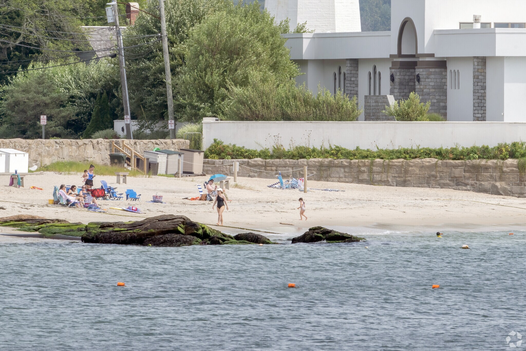 Some private beaches in South New London may be deeded with the home.
