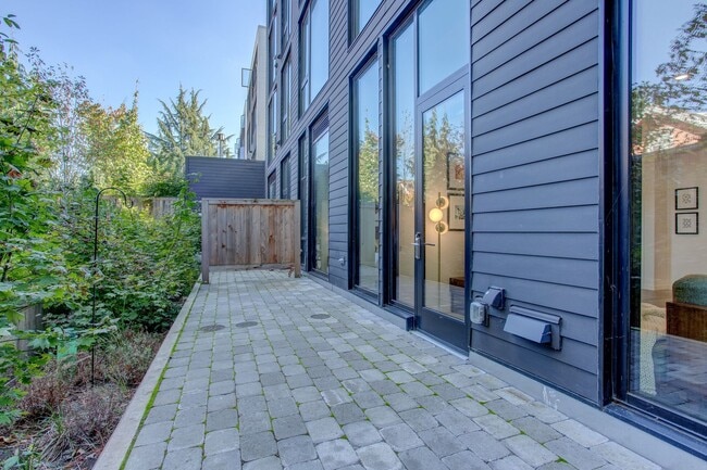 Theory 33, Portland, OR 97202 - photo 6