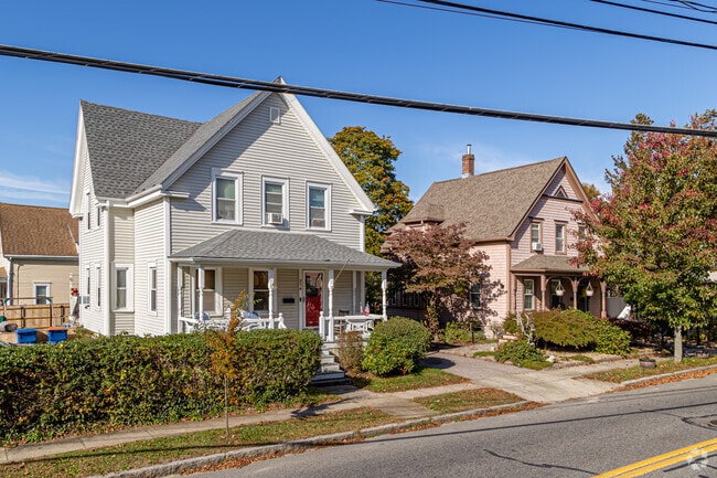 Multi-storied homes are common in Oxford, Fairhaven.