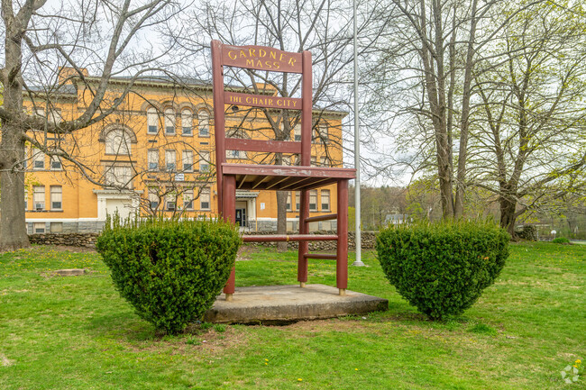 In 1910, Gardner's chair factories produced 4 million chairs annually.